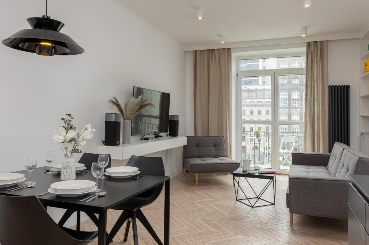 Trendy Marszalkowska With View Near Ogrod Saski By Renters Apartment